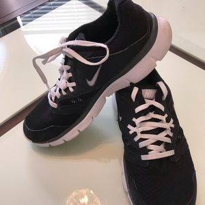 Athletic shoes, Nike